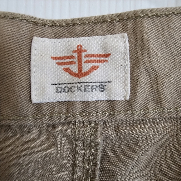 DOCKERS MEN CARGO KHAKI SHORTS SIZE 36 NWOT - Picture 10 of 15
